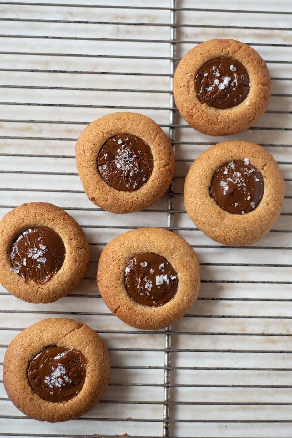 Freshly baked salted caramel cookies cooling on a rack at Melly's Cookiebar in Amsterdam